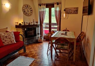 Ensoleillé appartement dans la colline du Giomein V209