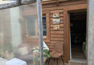 Trois pièces sur la rue piétonne